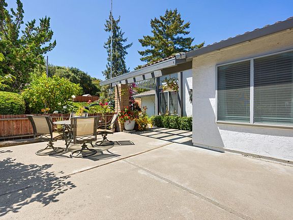 4th image of 310 Sunrise Way