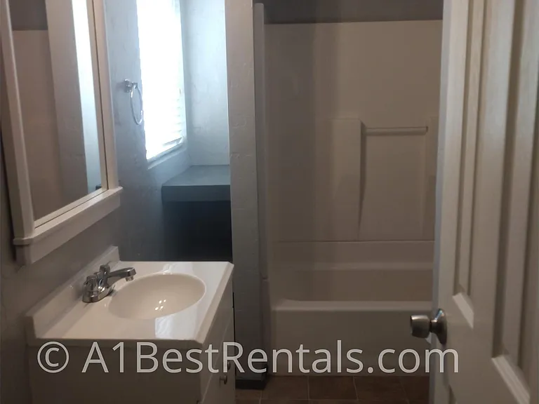 427 Corson Ave — Photo 8
