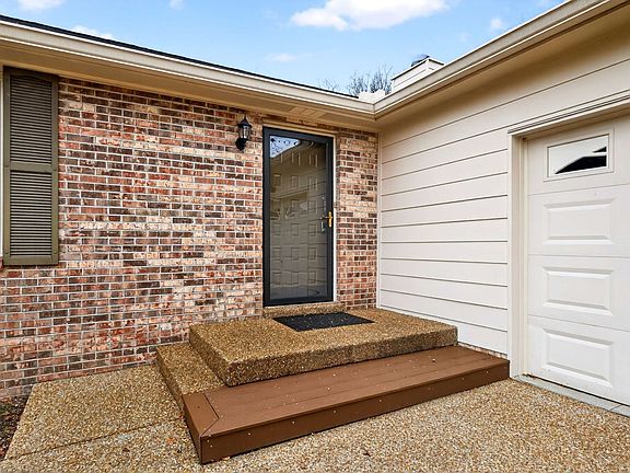 5th image of 205 Stoneyway Ct