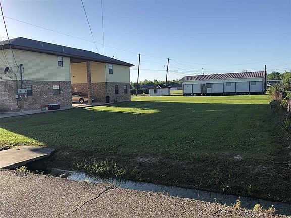 3rd image of 19600 Lonnie Ln