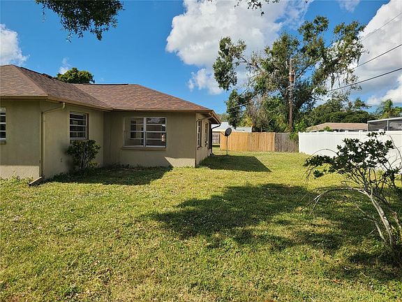 3rd image of 575 Constance Rd