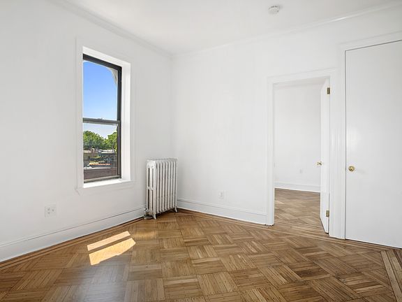 3rd image of 210 Prospect Park W APT 3b