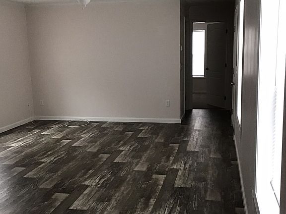 4th image of 73 Sycamore Dr #73