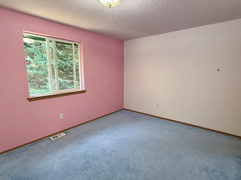 2nd bedroom inside view