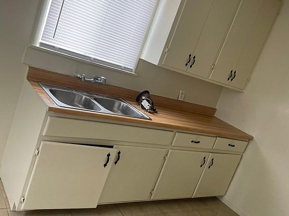 4th image of 4013 N East St #1/2