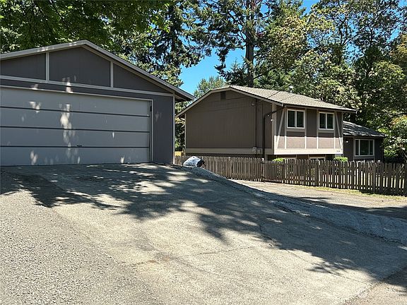 2nd image of 1414 S 138th Street