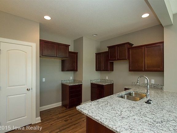 3rd image of 210 SW Heritage Ln