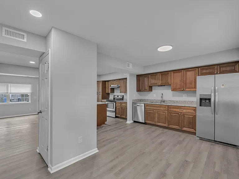817 Biltmore Dr — Photo 14