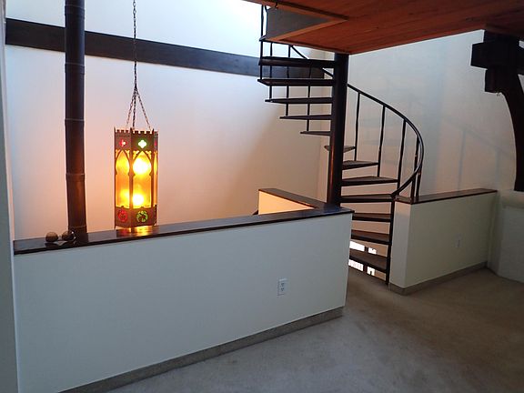 2nd image of 916 Liberty St APT 4