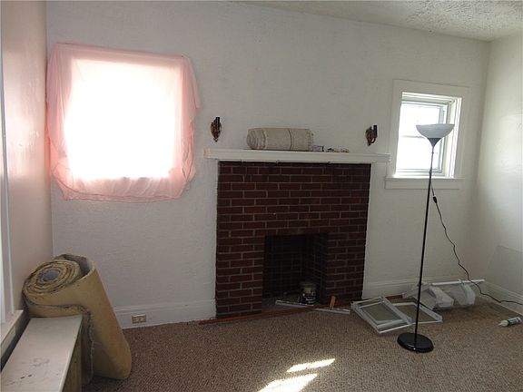 2nd image of 104-106 W 4th Ave
