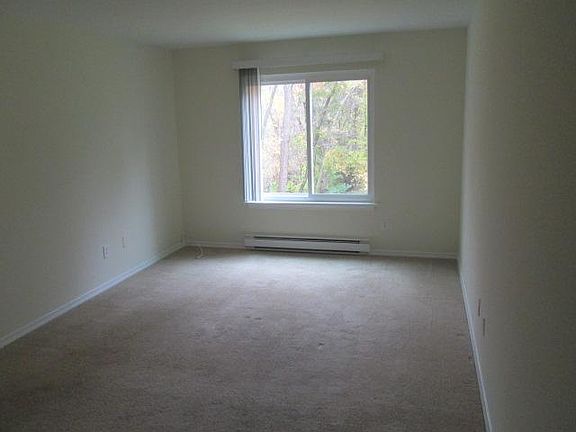 5th image of 166 Candlewood Dr