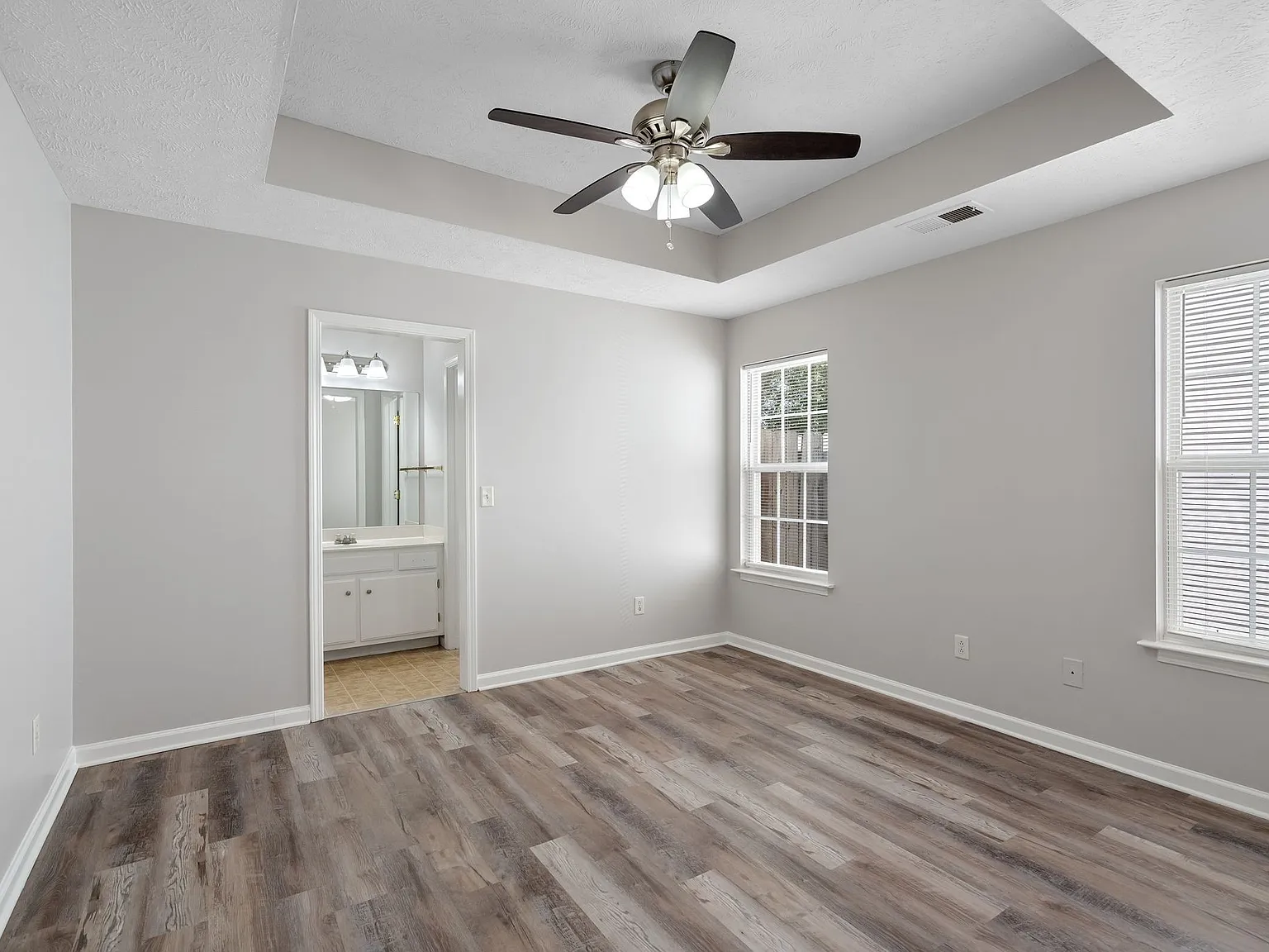2 bed, 2.0 bath, 940 sqft, $1,800 — Photo 3