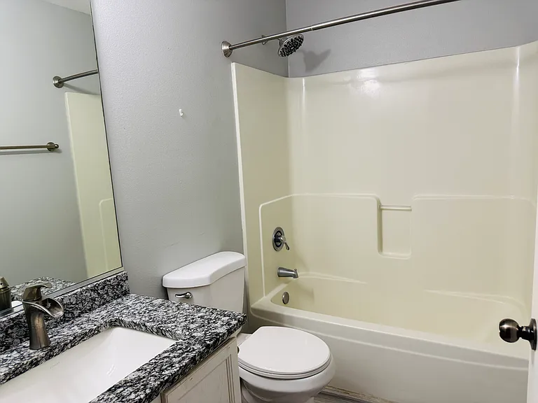 1733 SW 32nd Ln — Photo 8