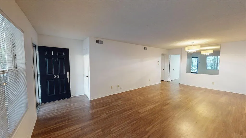 2 bed, 2.0 bath, 1024 sqft, $1,600 — Photo 3