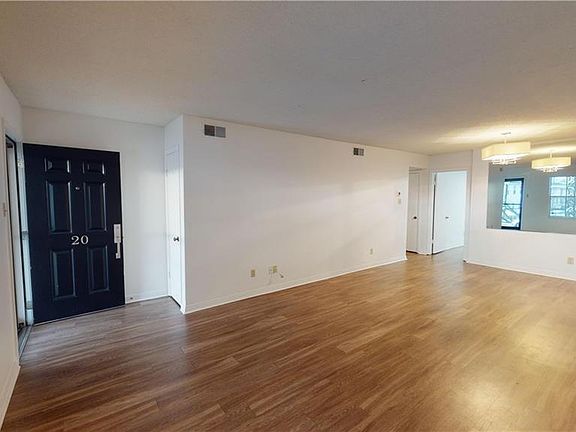 3rd image of 4009 Old Shell Rd APT C20