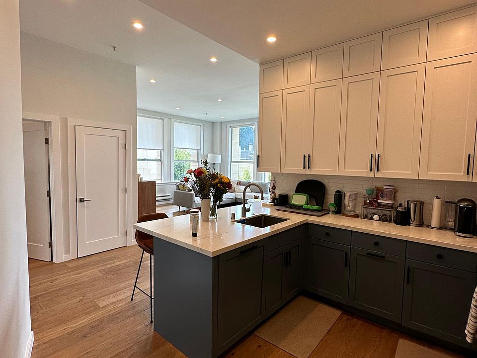 1st image of 317 29th St APT 303