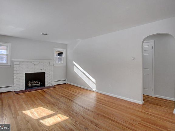 4th image of 11926 Turners Ln