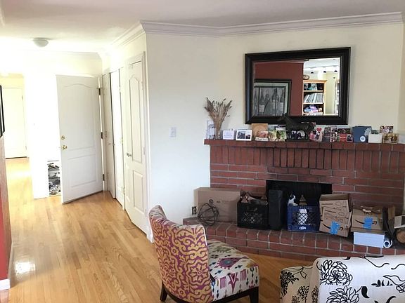 3rd image of 176 Belvedere St #Largeflat