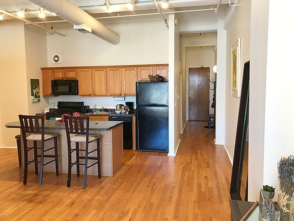 3rd image of 633 S Plymouth Ct APT 904