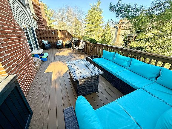 3rd image of 292 Conway Cir
