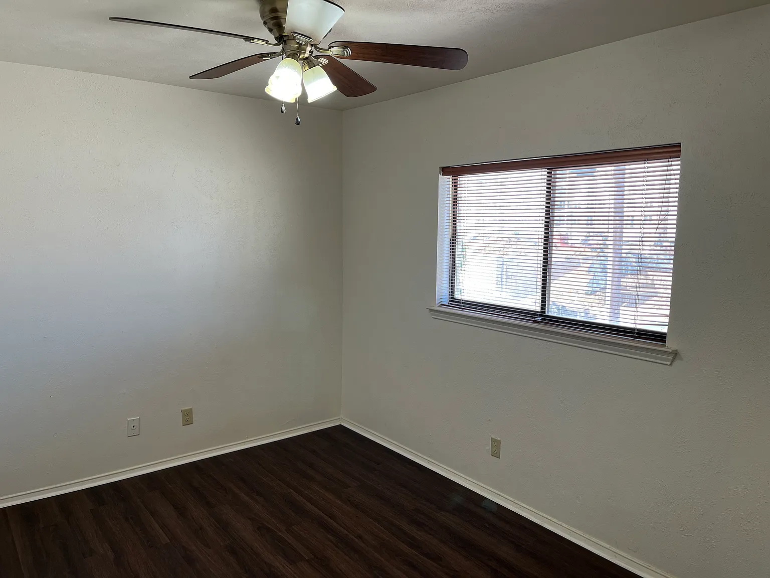 1429 Eagle Dr — Photo 3