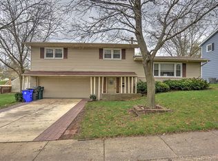 4140 N Newcastle Dr, Decatur, IL 62526