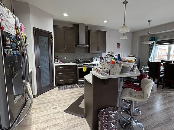 3rd image of 61 Highmoor Ct