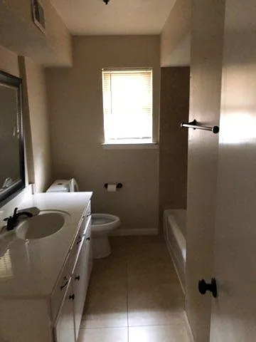 3 bed, 1637 sqft, $1,950 — Photo 2