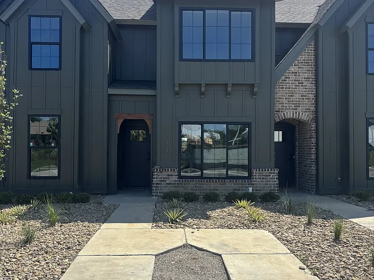 1332 Twelve Oaks Ln #1 — Photo 1
