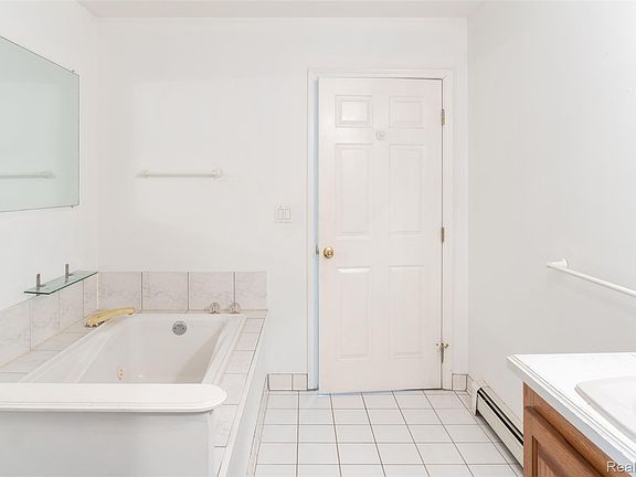 4th image of 408 Conley St