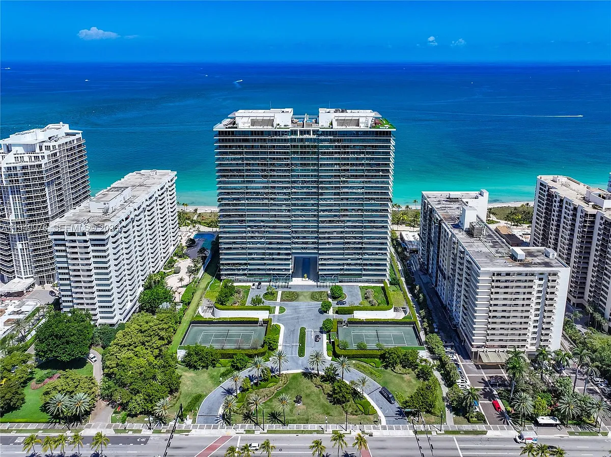 Building Photo - 10201 Collins Ave #605