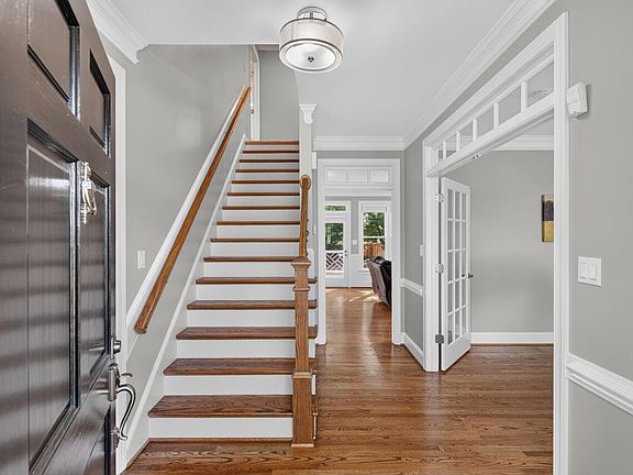 4th image of 202 Stoneleigh Dr