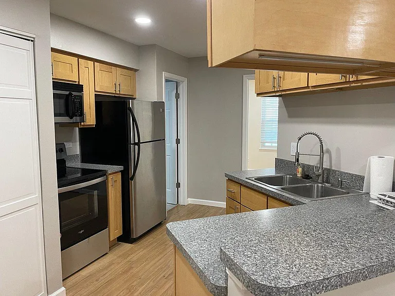 1325 E Wyndham Cir #103 — Photo 2