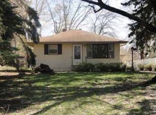 452 County Road B2 W, Roseville, MN 55113