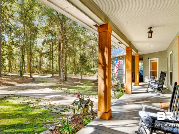 15 Woods Ave, Fairhope, AL 36532