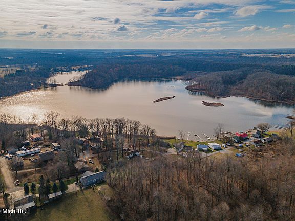 3rd image of 1400 North Dr