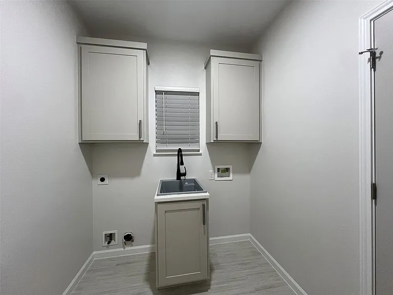 817 Center St — Photo 31