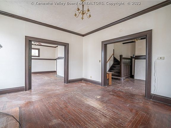 2nd image of 1400 Lee St E