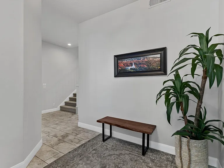 N Coral Ridge Dr — Photo 8