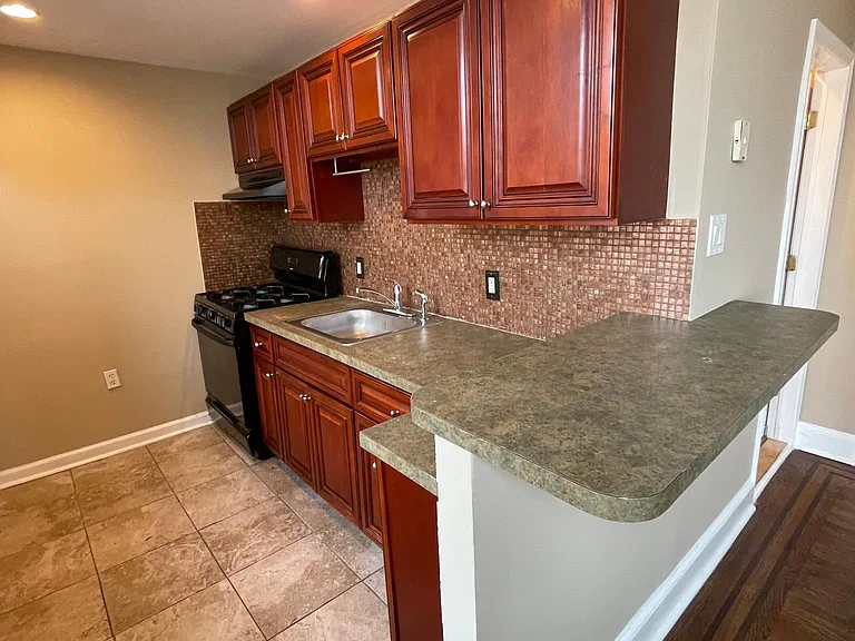 4537 Spruce St #C7 — Photo 1