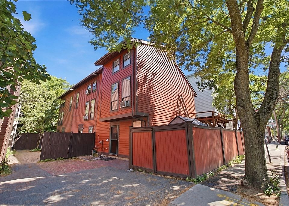 1st image of 164 Pearl St #164