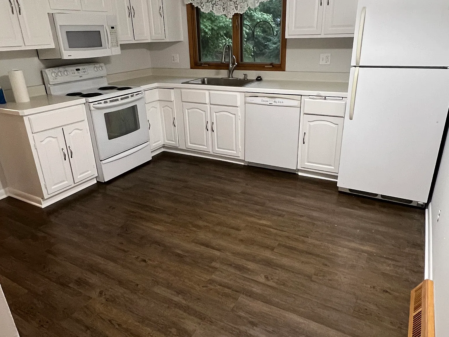 3 bed, 1.5 bath, 1500 sqft, $1,750 — Photo 3
