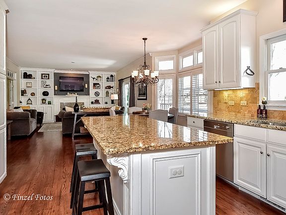 5th image of 1105 Moraine Dr