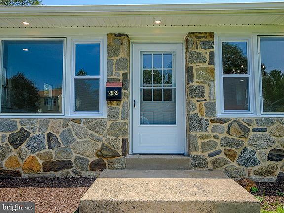 5th image of 2989 Eastburn Ave