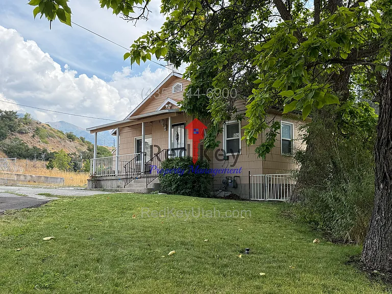 S Main St Duplex — Photo 19