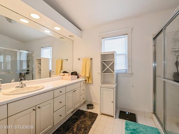 3rd image of 5926 W Leland Ave #2