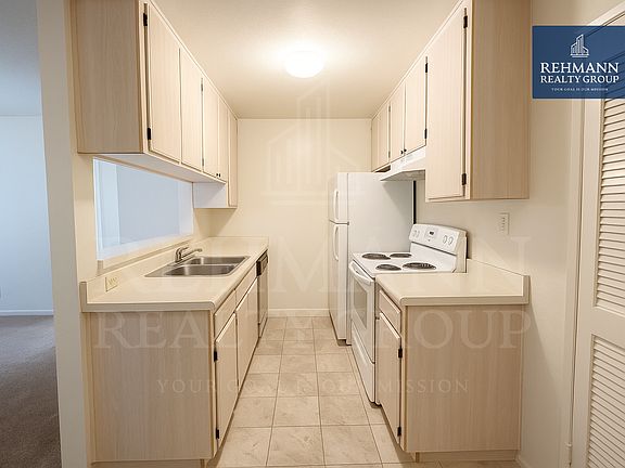 4th image of 4177 Iowa St APT 2