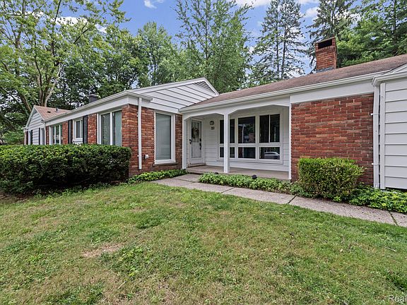 3rd image of 791 Robinhood Cir