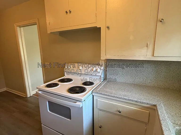 3553 Oak St #3 — Photo 8