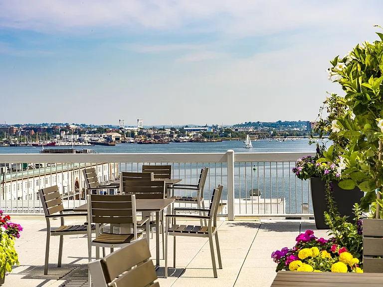 Park Lane Seaport — Photo 1
